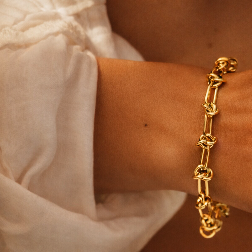 SÉDUCTION – Bracelet nœuds en acier inoxydable doré