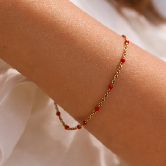 CAROLE  -  Bracelet création en acier inoxydable doré et petites perles rouges
