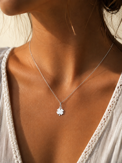 EDEN - Collier création en acier Inoxydable argenté et pendentif trèfle