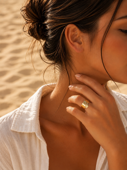 EDEN - Bague création en acier Inoxydable doré et pendentif trèfle