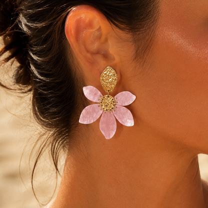 MAHÉE - Boucles d’oreilles fleurs roses nacrées en acier inoxydable doré