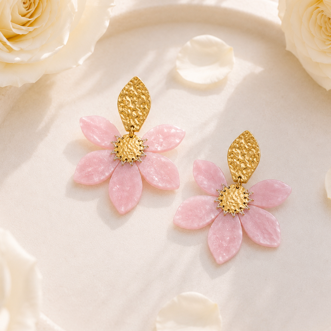 MAHÉE - Boucles d’oreilles fleurs roses nacrées en acier inoxydable doré