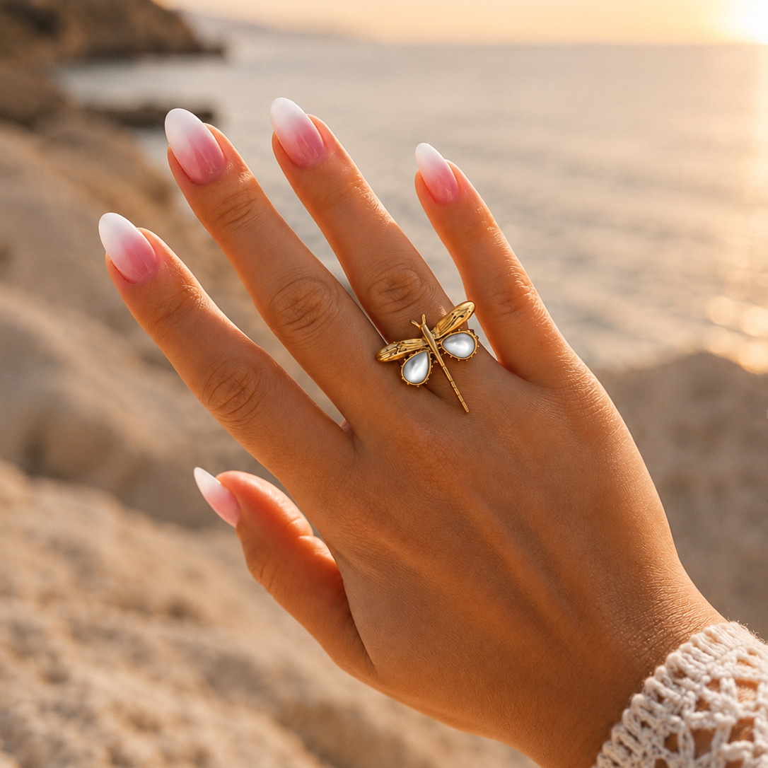 LIBELLULE - Bague libellule réglable en acier inoxydable doré et blanc nacré