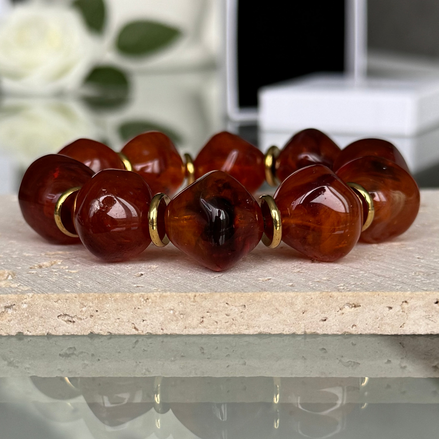 CAMILLE - Bracelet en perles acrylique et acier Inoxydable Doré – Marron ambré