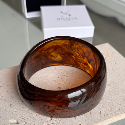 SISI - Jonc large en acrylique marron effet marbré