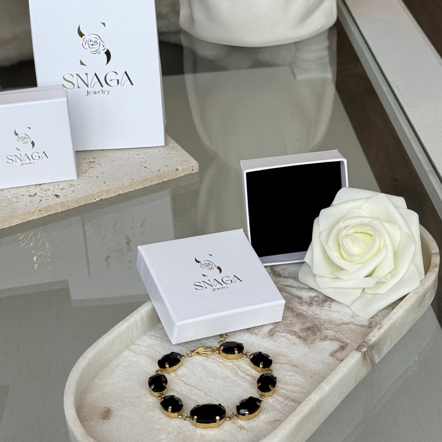 EMILIE - Bracelet en acier Inoxydable Doré – Strass noir