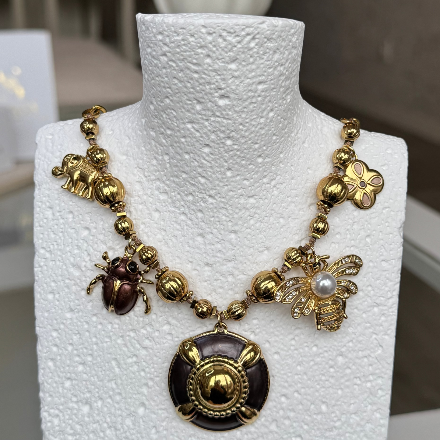 ABIGAIL - Collier en acier Inoxydable doré et gros pendentifs