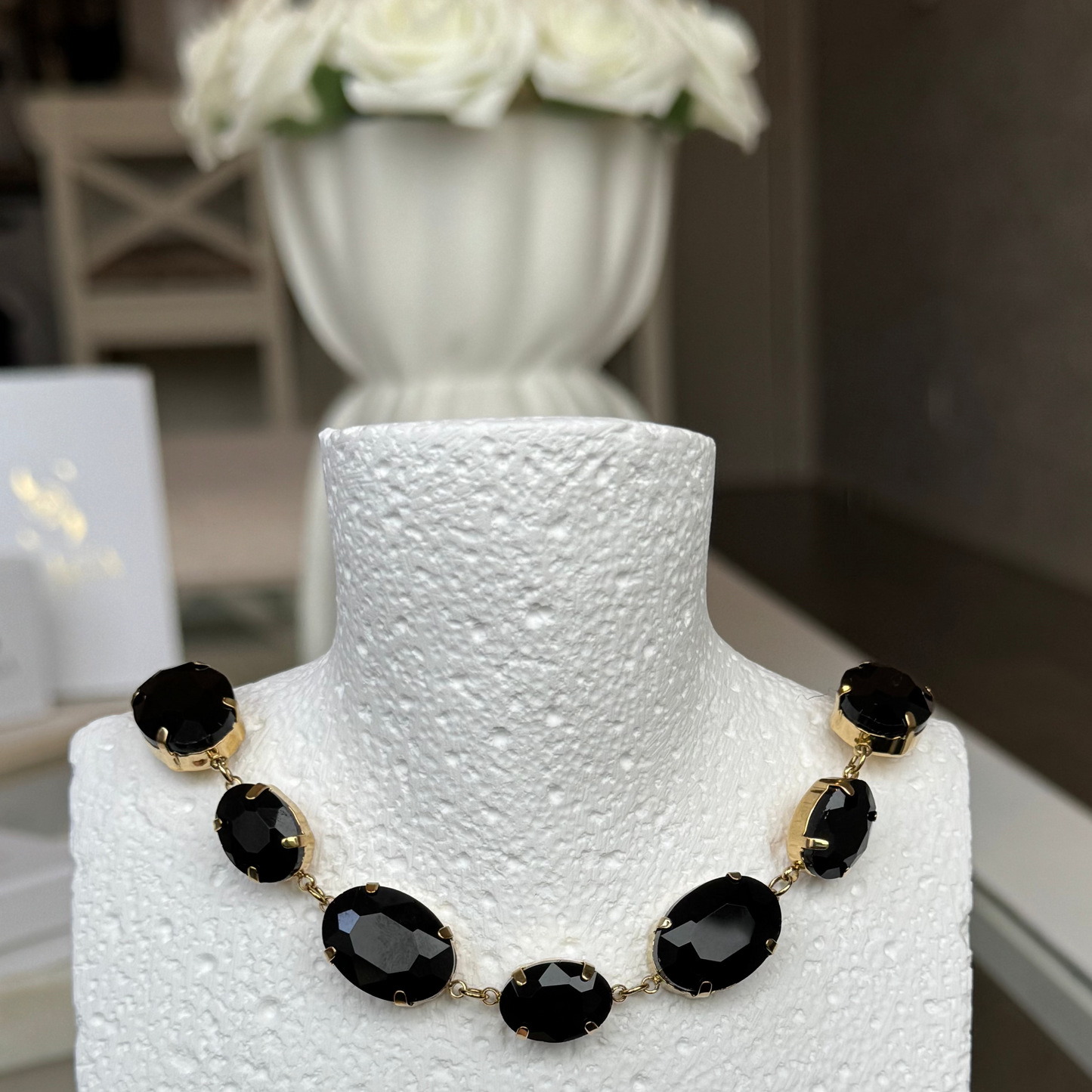 EMILIE - Collier en acier Inoxydable Doré – Strass noir