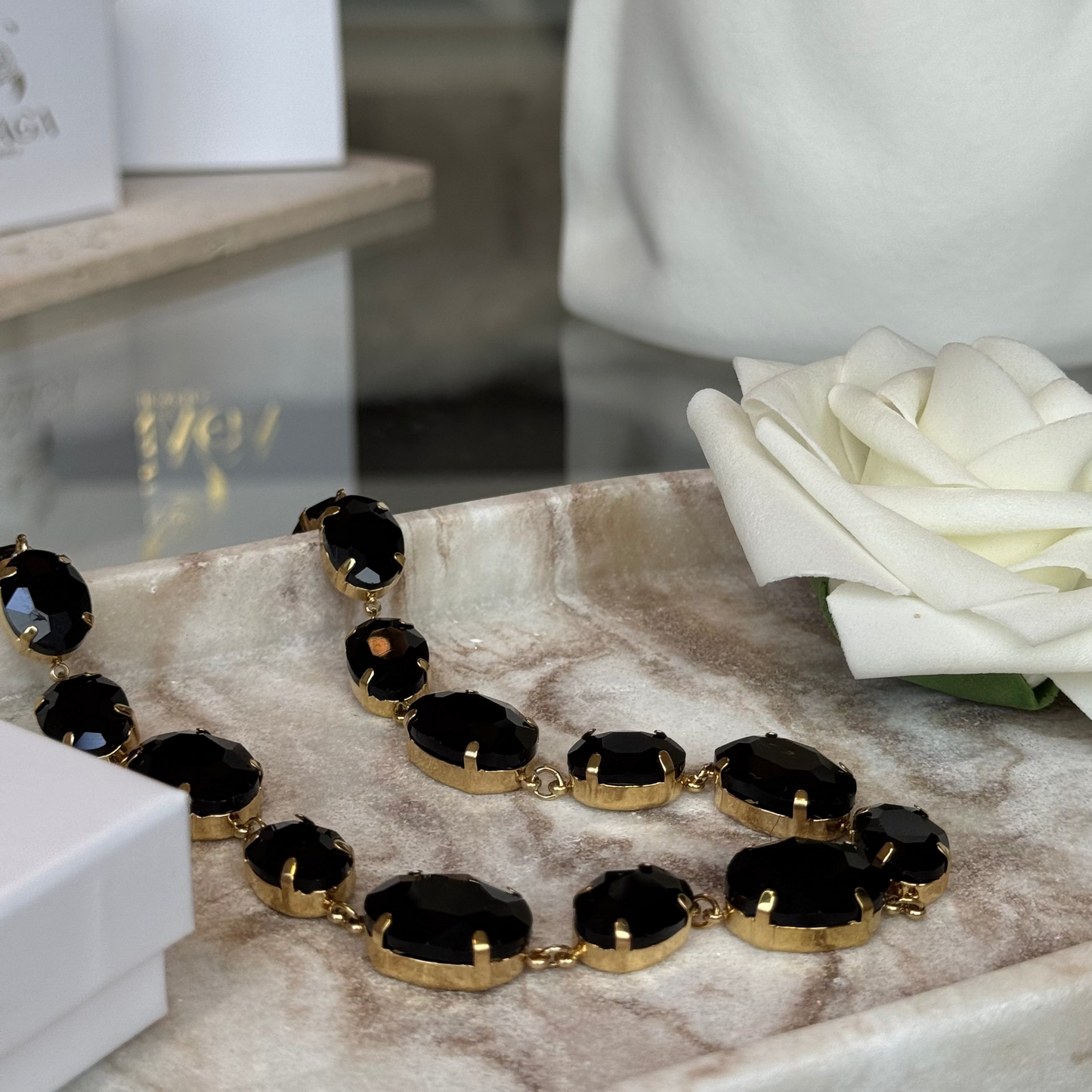 EMILIE - Collier en acier Inoxydable Doré – Strass noir