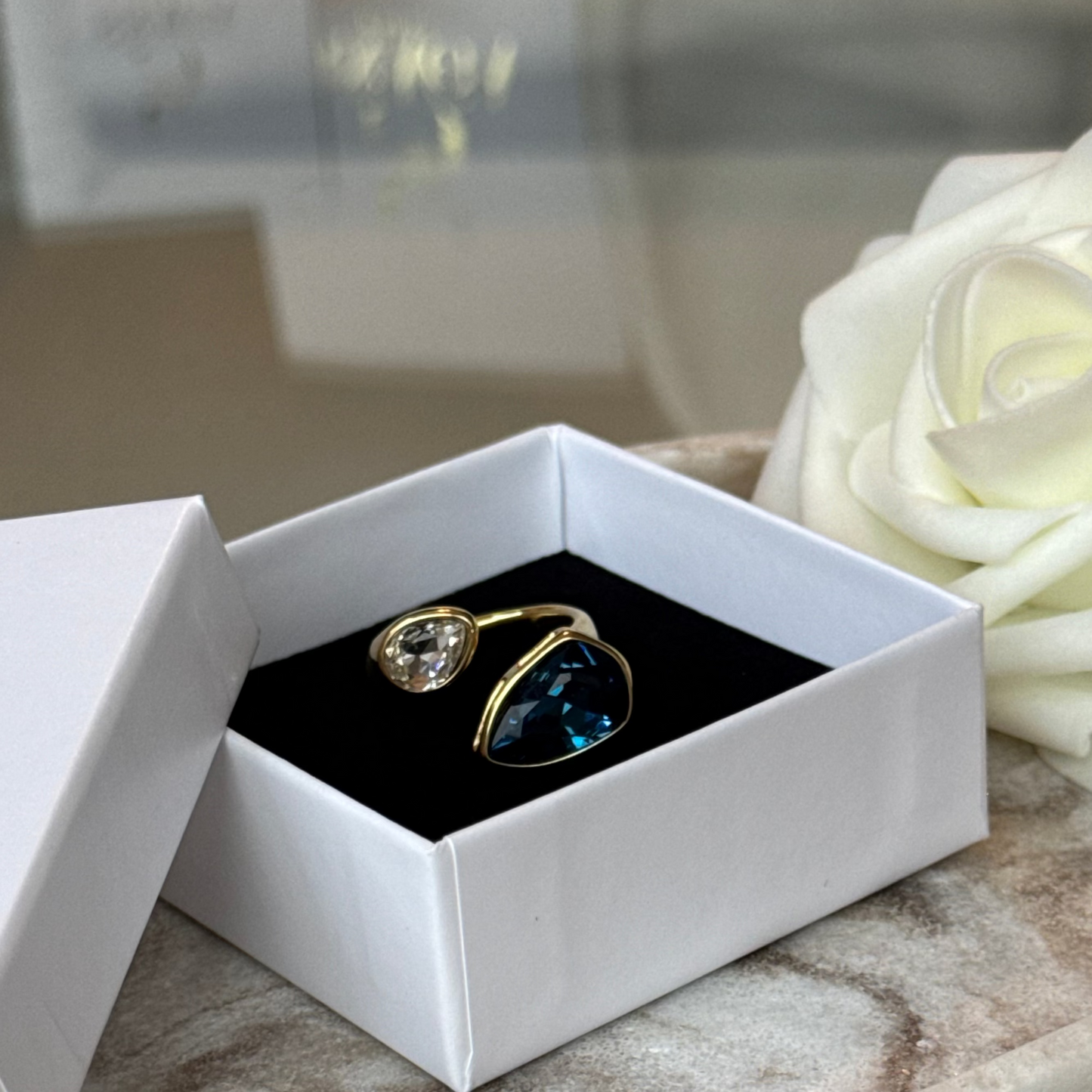 CAPUCINE - Bague en acier Inoxydable Doré – Strass bleu et transparent