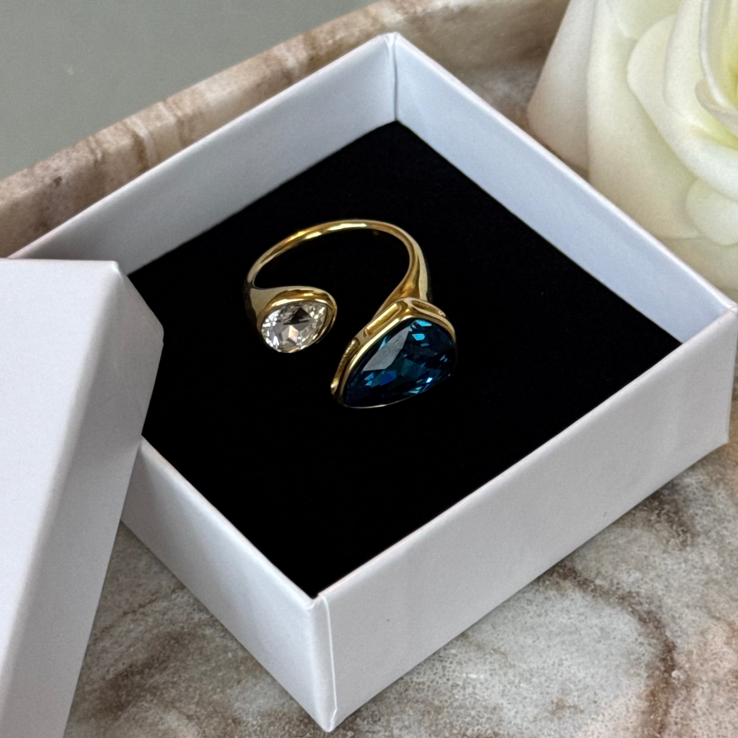 CAPUCINE - Bague en acier Inoxydable Doré – Strass bleu et transparent