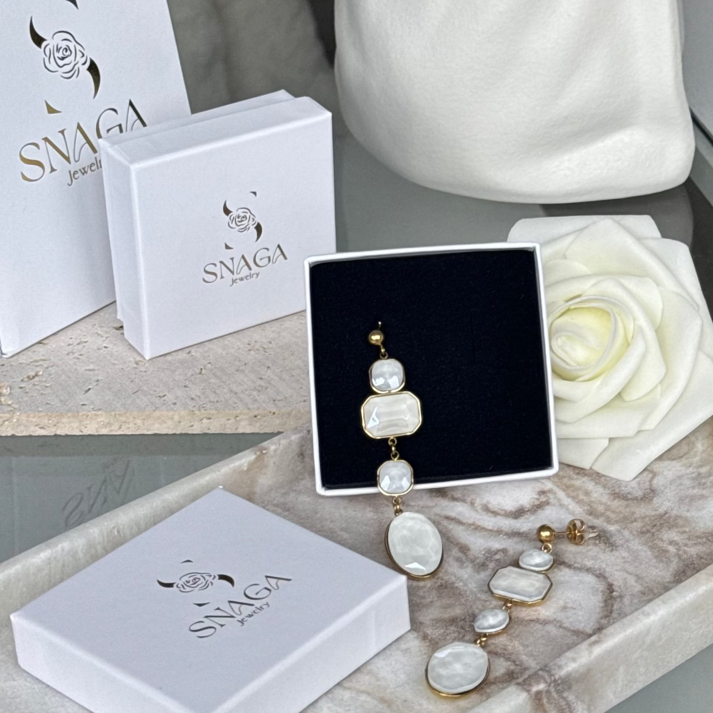 JASMINE - Boucles d'oreilles pendantes en acier Inoxydable doré - blanc