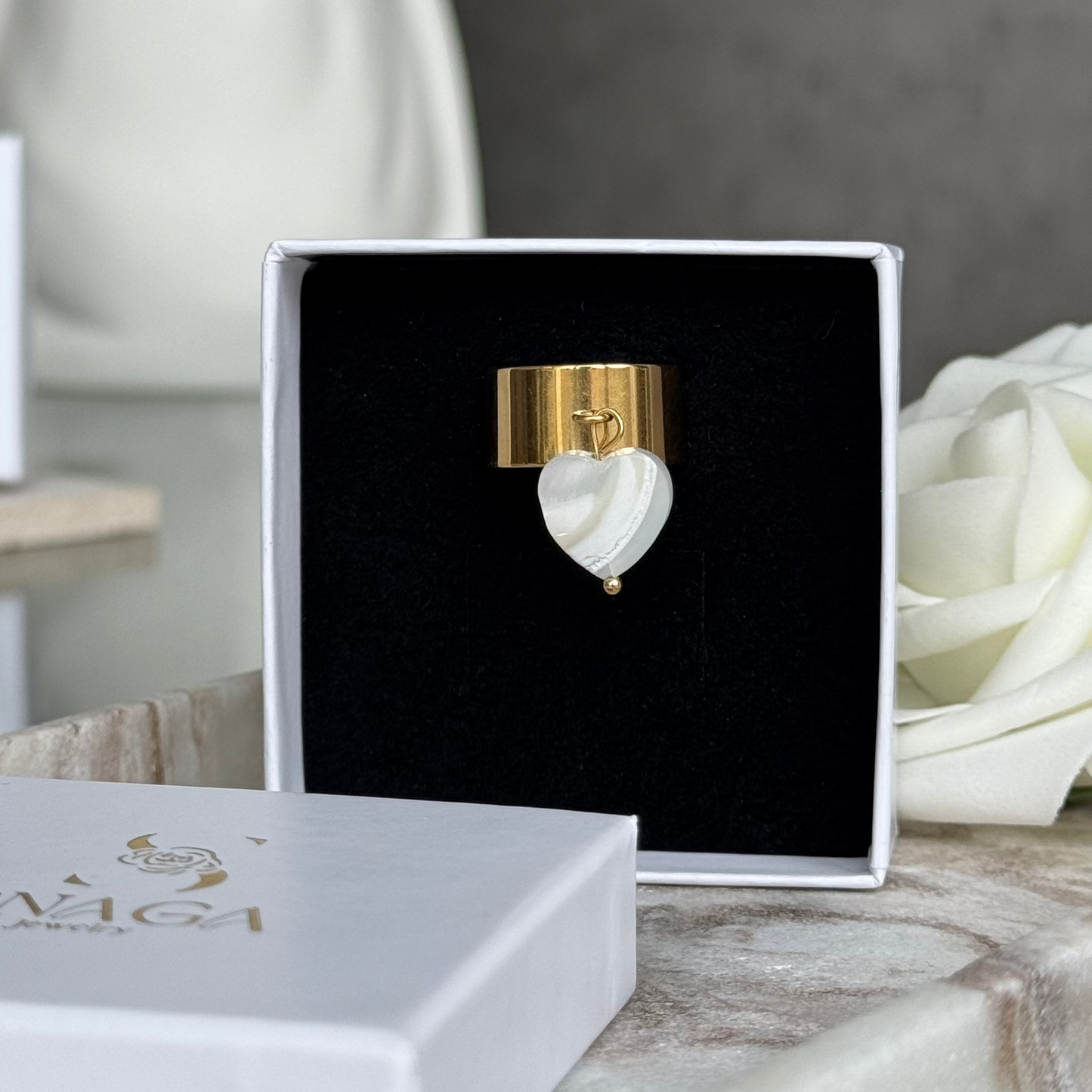 LEELOU - Bague large en acier Inoxydable doré et cœur de nacre