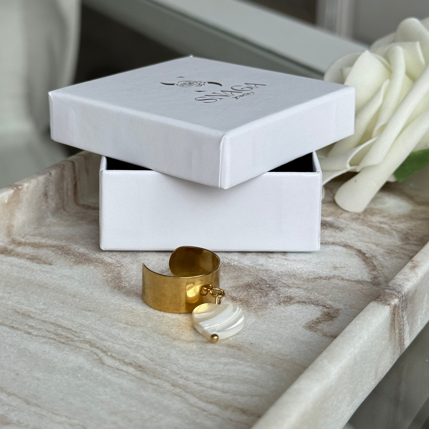 LEELOU - Bague large en acier Inoxydable doré et cœur de nacre