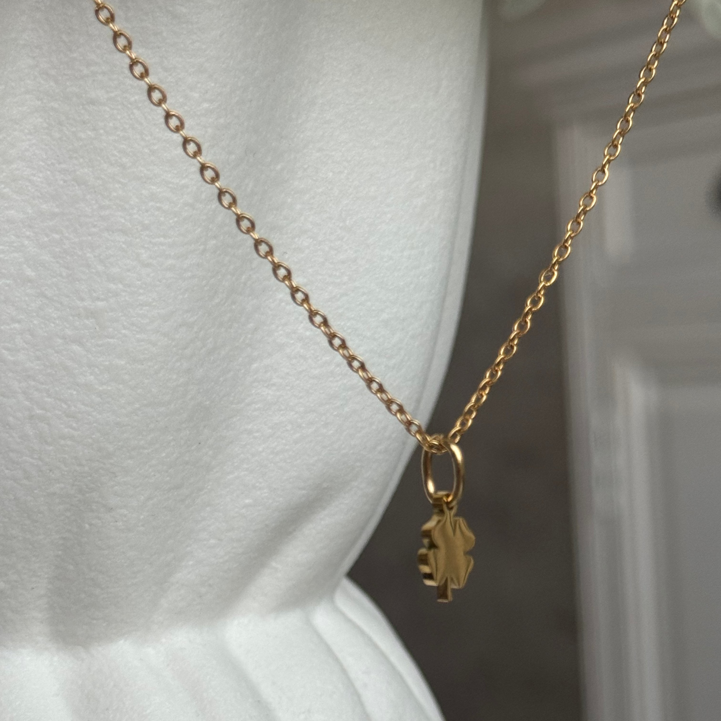 EDEN - Collier création en acier Inoxydable Doré et pendentif trèfle